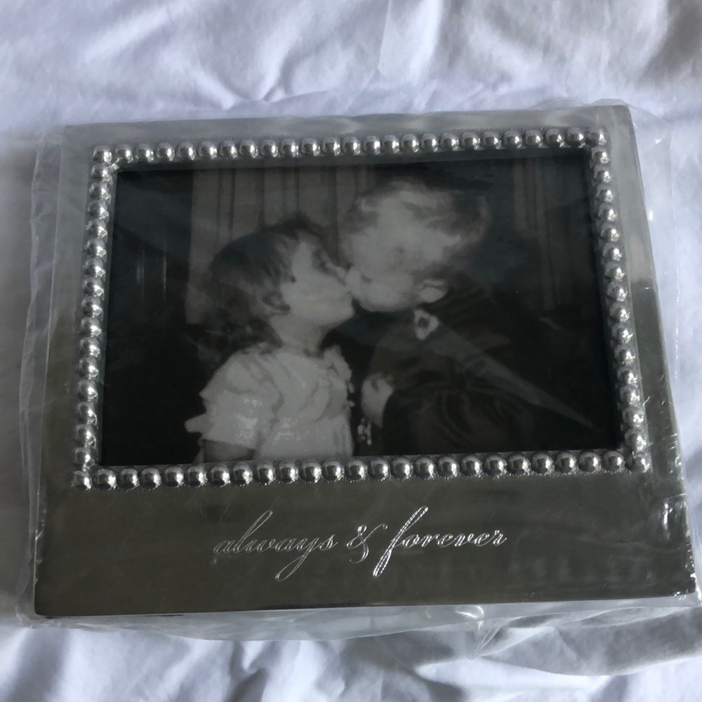 Brand new Mariposa 4x6 photo frame